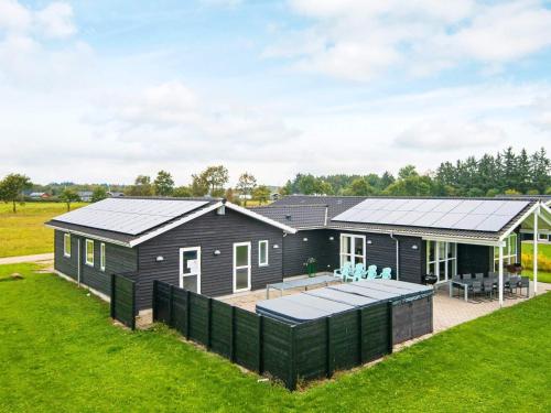 Фотографии гостевого дома
Three-Bedroom Holiday home in Oksbøl 27