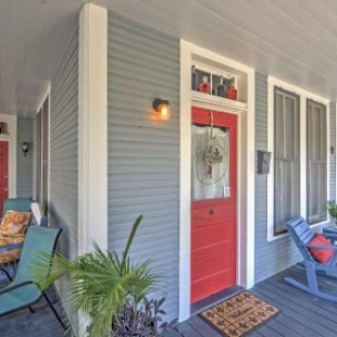 Фотография гостевого дома Charming Gulfport Getaway Only 3 Blocks to Beach!
