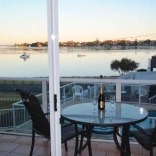 Фотографии апарт отеля 
            Crown Apartments