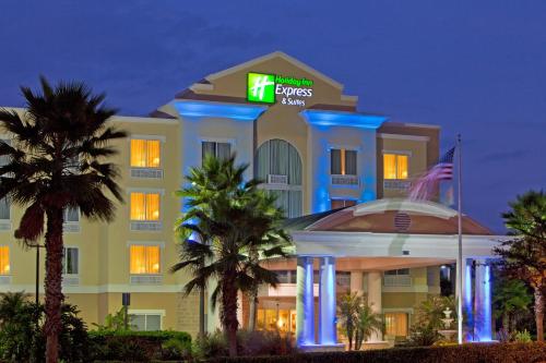 Фотография гостиницы Holiday Inn Express and Suites Tampa I-75 at Bruce B. Downs, an IHG Hotel