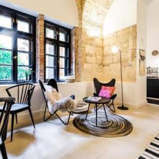 Фотографии гостевого дома
Urban Stable Luxury Apartments