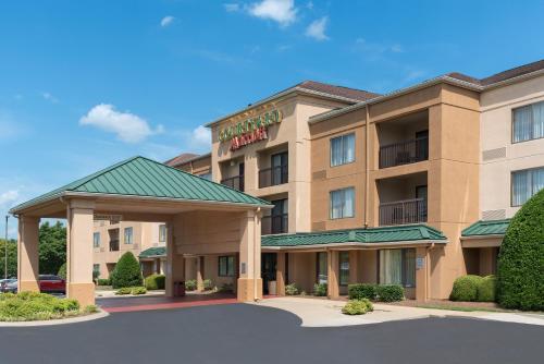 Фотография гостиницы Courtyard Bowling Green Convention Center