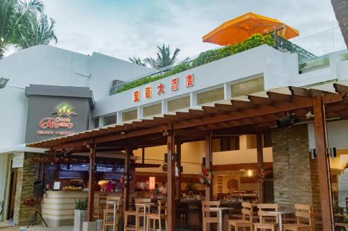 Фотография гостиницы Crown Regency Beach Resort