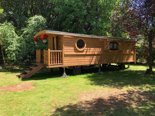 Фотография базы отдыха La Roulotte d'Emilie et son jacuzzi privé