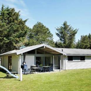 Фотографии гостевого дома 
            Three-Bedroom Holiday home in Løkken 43