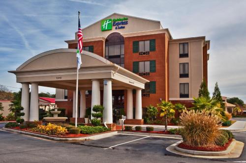 Фотография гостиницы Holiday Inn Express Hotel & Suites McDonough, an IHG Hotel