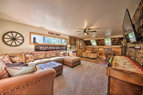 Фотография гостевого дома Expansive Retreat with Deck, Game Room and Lake Views!