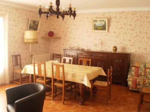 Фотография гостевого дома Alluring Holiday Home in Arcangues with Balcony