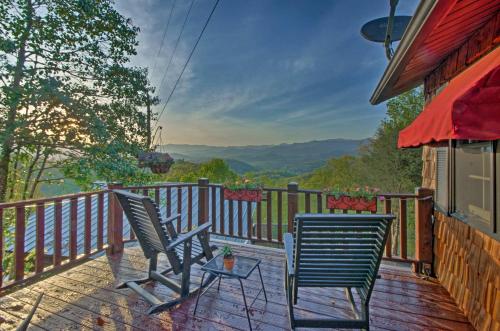 Фотографии гостевого дома 
            Quaint Bryson City Cottage with Smoky Mountain Views!