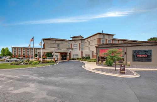 Фотография гостиницы DoubleTree by Hilton Bloomington