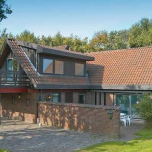 Фотографии гостевого дома
Four-Bedroom Holiday home in Asperup