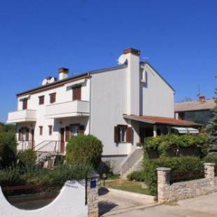 Фотографии гостевого дома 
            Apartments with a parking space Valbandon, Fazana - 7268