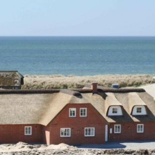 Фотография гостевого дома Nine-Bedroom Holiday home in Blåvand 1