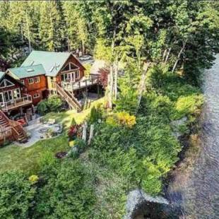 Фотографии гостевого дома 
            MCW River Front Retreat - Cabin Venue for Rent in Index