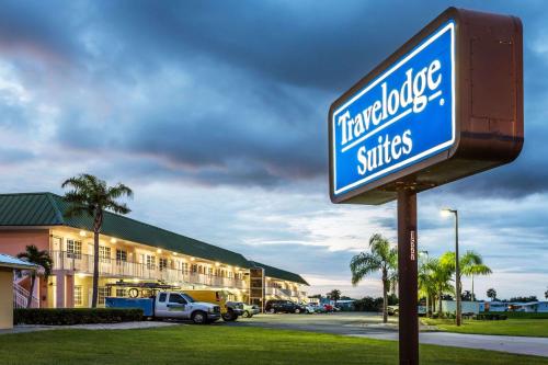 Фотография гостиницы Travelodge Suites by Wyndham Lake Okeechobee