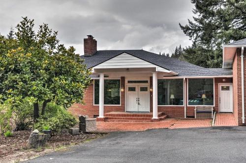 Фотография гостевого дома Charming Kelso Home with Proximity to Cowlitz River!