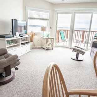 Фотография гостевого дома Beach Room 323