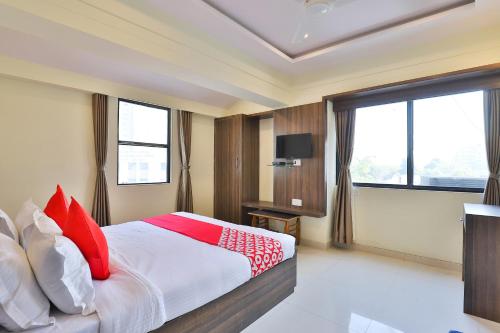 Фотография гостиницы Vaccinated Staff - CAPITAL O74145 Hotel Prince Residency