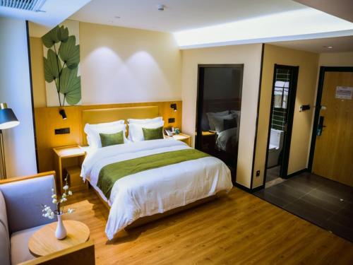 Фотография гостиницы GreenTree Inn Fuyang Century Fortune Plaza Business Hotel