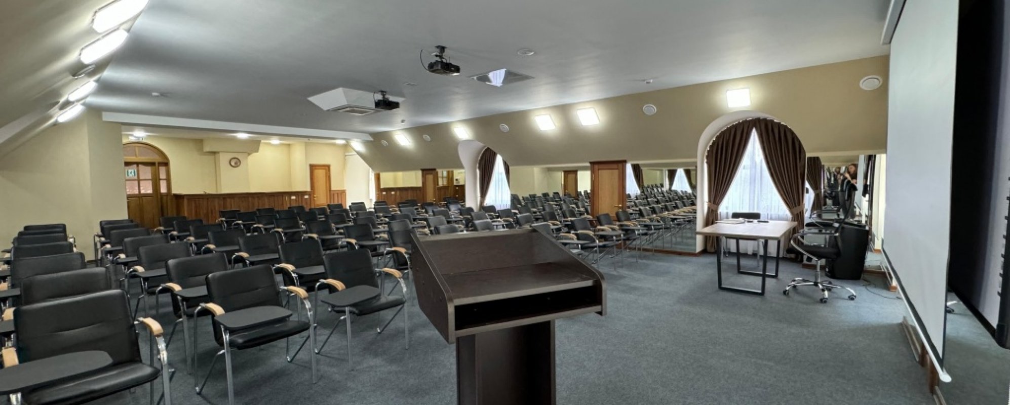 Фотографии конференц-зала Бугарь