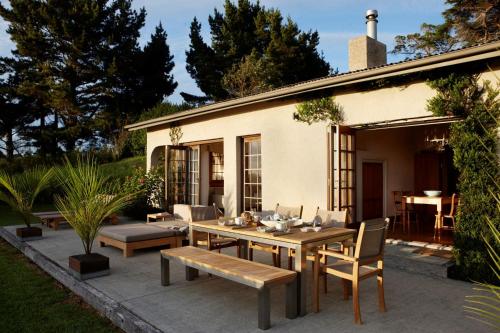 Фотографии гостевого дома 
            Tara at Tahi - cosy cottage surrounded by nature