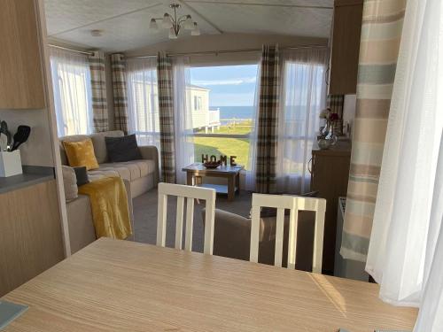 Фотография кемпинга New Sea View Platinum Caravan with Huge Decking