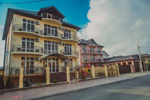 Фотографии гостевого дома
Август