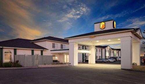 Фотография гостиницы Super 8 by Wyndham Battle Mountain