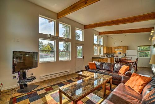 Фотография гостевого дома Secluded Getaway with Deck, Steps to Fritz Creek!