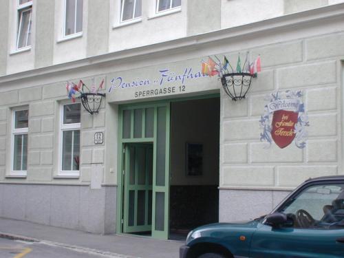 Фотография гостевого дома Pension Fünfhaus