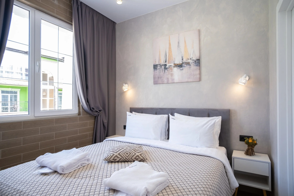 Фотография квартиры Апартаменты RED APARTMENTS Арт Лайт Сити апартамент Айвазовский