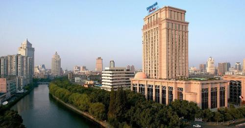 Фотография гостиницы Wyndham Grand Plaza Royale Ningbo