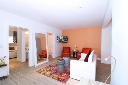 Фотография гостиницы Oceanside Hotel and Suites