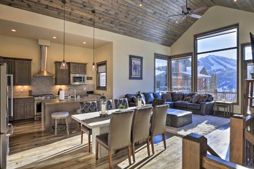 Фотография гостевого дома Ideally Located Winter Park Townhouse with Hot Tub!