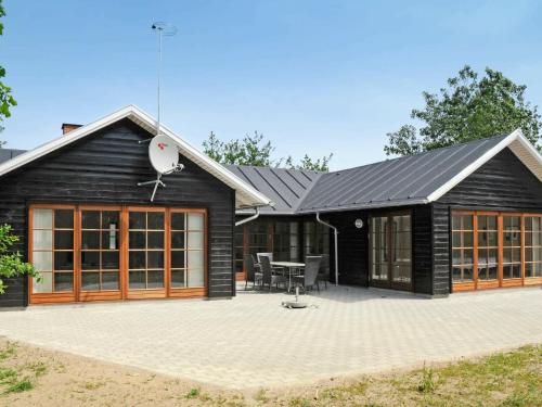 Фотография гостевого дома Three-Bedroom Holiday home in Blåvand 33