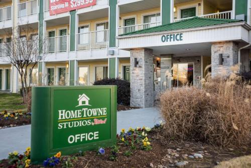 Фотография мотеля HomeTowne Studios by Red Roof Dallas - Irving