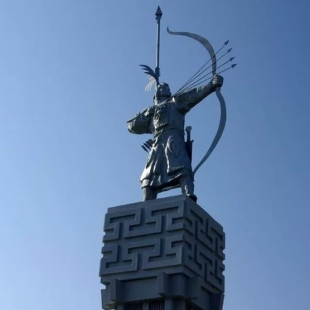 Фотография памятника Памятник Хонгор - Алый Лев