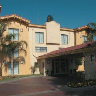 Фотографии гостиницы 
            La Quinta Inn by Wyndham Bakersfield South