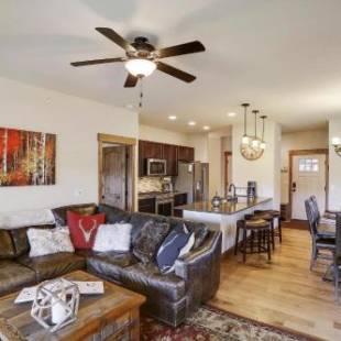 Фотографии гостевого дома 
            Luxury Chalet #106 Near Resort With Hot Tub & Great Views - FREE Activities & Equipment Rentals Daily