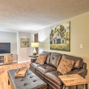 Фотография гостевого дома Updated Home 1-Block Walk to DT Blowing Rock!