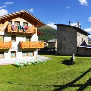 Фотографии апарт отеля
Alpen Royal con giardino e raggiungibile con gli sci ai piedi