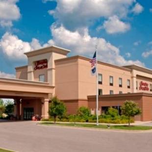Фотографии гостиницы 
            Hampton Inn & Suites Grand Rapids-Airport 28th St