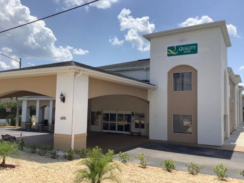 Фотография гостиницы Quality Inn Zephyrhills-Dade City