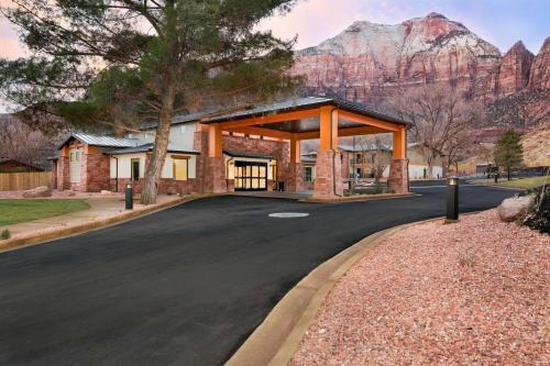 Фотография гостиницы Best Western Plus Zion Canyon Inn & Suites