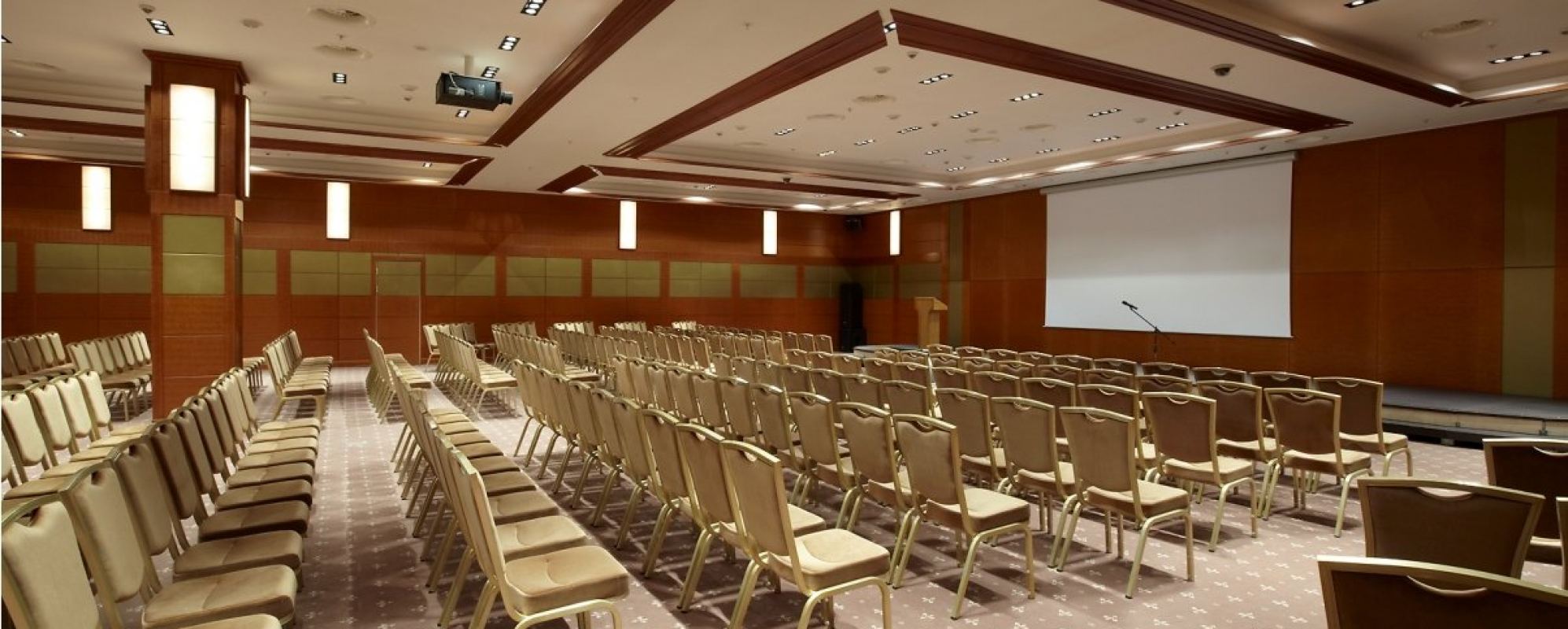 конференц залы radisson blu. Radisson роза хутор конференц зал.