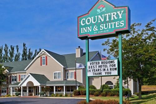 Фотография гостиницы Country Inn & Suites by Radisson, Freeport, IL