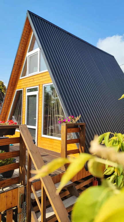Фотография Коттеджа Шале A-Frame с Панорамным Видом на Волгу