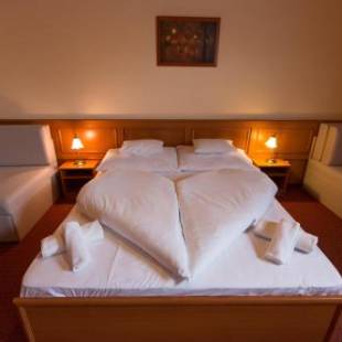 Фотографии гостиницы
Szinbád Hotel