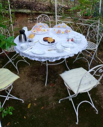 Фотография гостевого дома 4 bedrooms house with lake view enclosed garden and wifi at Amelia