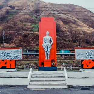 Фотография памятника Стела-барельеф Погибшим воинам в годы Великой Отечественной войне 1941-1945 гг.